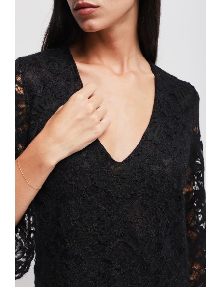 Vestido Curto de Manga Comprida em Renda Maryley