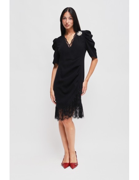Vestido Curto Drapeado com Detalhe em Renda Maryley