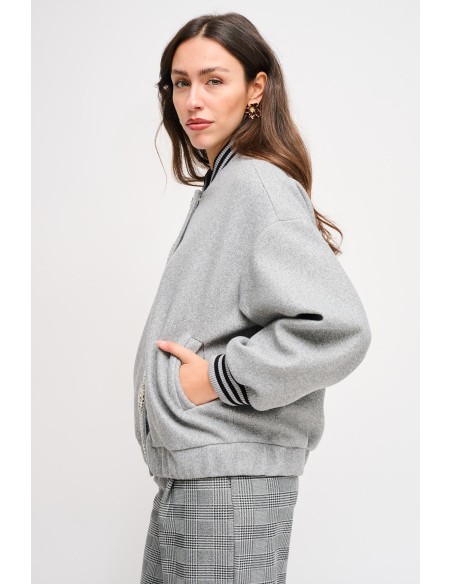 Bomber com Detalhe de Joia Maryley
