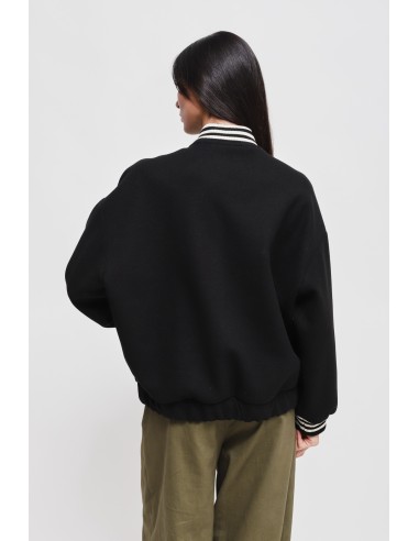 Bomber com detalhe de joia Maryley