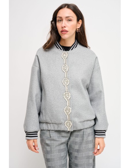 Bomber com detalhe de jóia Maryley
