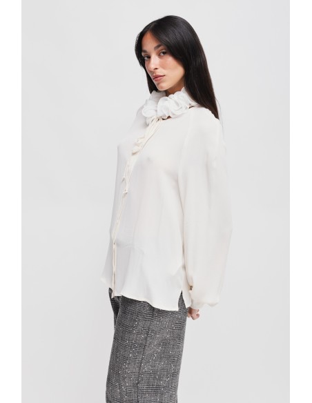 Camisa em Viscose com Gola Vitoriana Maryley