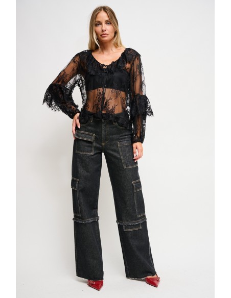 Blusa em renda com folhos Maryley
