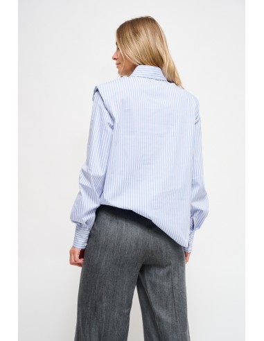 Camisa bastoncino com ombros acolchoados e broche de joia Maryley