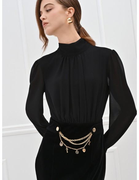Vestido com efeito 2 peças, top em georgette e saia em veludo com correntes e pendentes Rinascimento