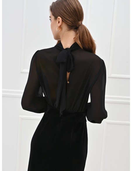 Vestido com efeito de 2 peças, top em georgette e saia em veludo com correntes e pendentes Rinascimento