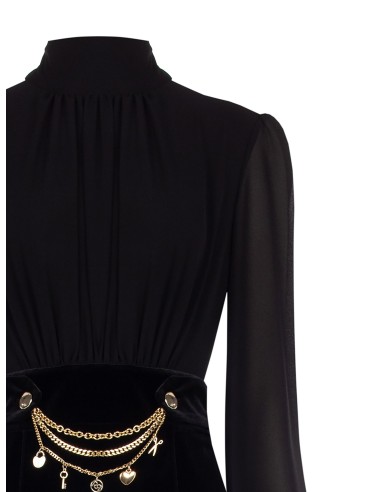 Vestido Efeito 2 Peças Top em Georgette e Saia em Veludo com Correntes e Pendentes Rinascimento