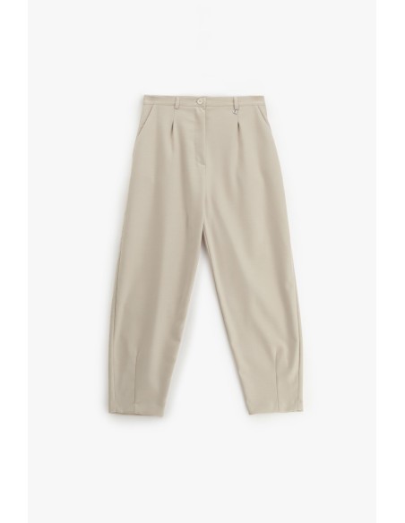 Calças com Pinças e Perna Cropped Dixie