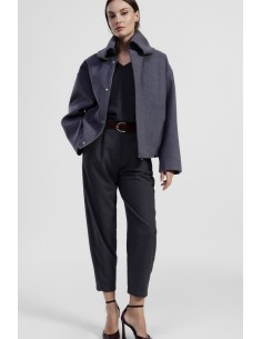 Calças com pence e perna cropped Dixie