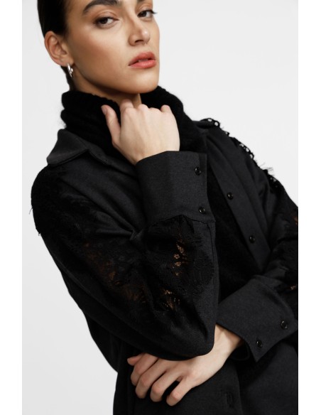 Camisa com detalhes em renda e bolso frontal Dixie