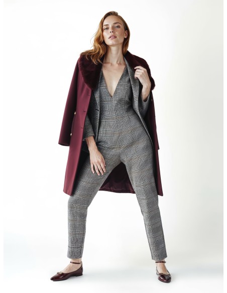 Casaco Comprido Acinturado em Veludo com Gola em Pelo Sintético Removível e Cinto em Pele Sintética Rinascimento