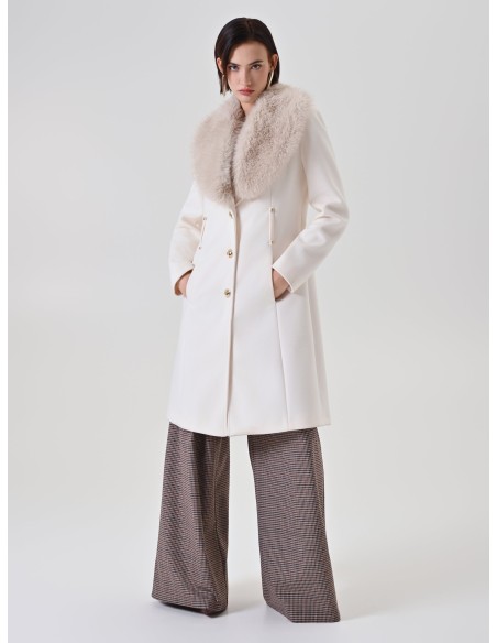 Casaco longo acinturado em veludo com gola em pele sintética removível e cinto em pele sintética Rinascimento