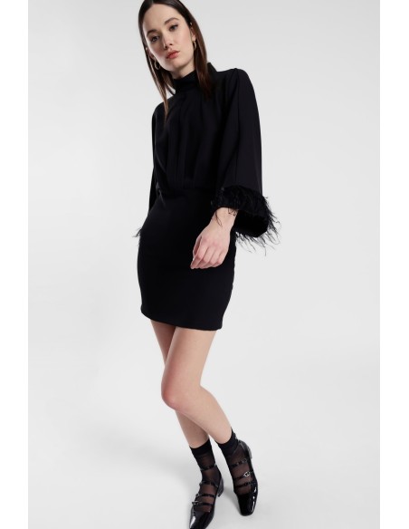 Vestido Curto Com Mangas Amplas E Inserções Acolchoadas Dixie