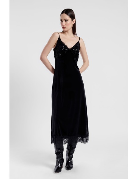 Vestido Midi com Alças Finas e Detalhes em Renda Dixie