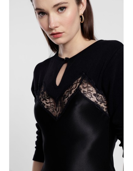 Vestido longo com aplicações em renda e mangas compridas Dixie