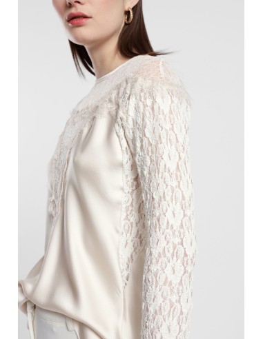 Blusa com mangas em renda e decote redondo Dixie
