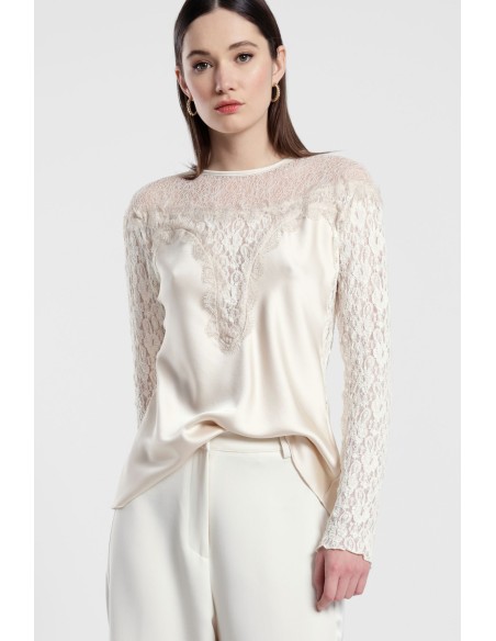 Blusa com mangas em renda e decote redondo Dixie