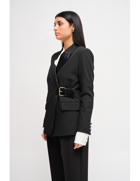 Blazer com lapela em cetim e detalhe de cinto Maryley