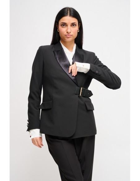 Blazer com lapela em cetim e detalhe de cinto Maryley