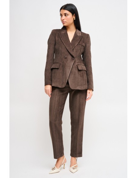 Conjunto com casaco cruzado e calças cigarrete Maryley