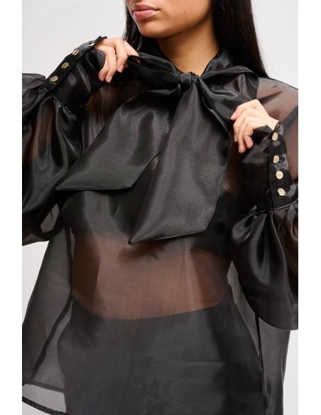Blusa em cetim semitransparente Maryley