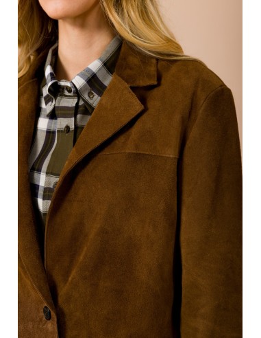 Jaqueta em couro crosta com corte vivo e bolsos com aba Maryley