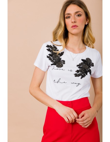 T-Shirt Love Is The Way com aplicações de joalharia Maryley