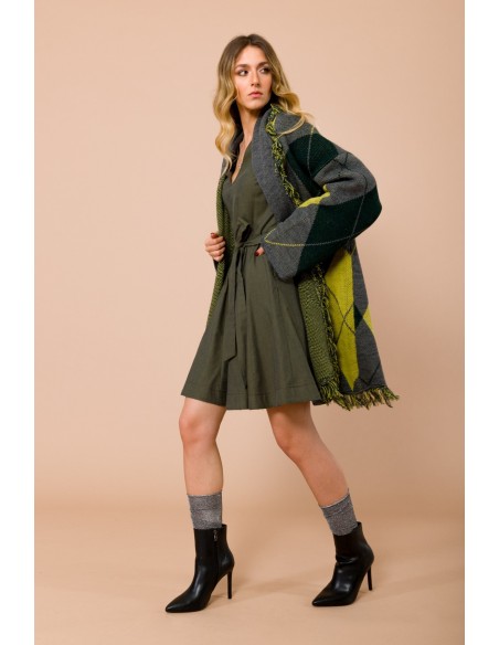 Cardigan com franjas. Faixa na cintura e padrão argyle Maryley