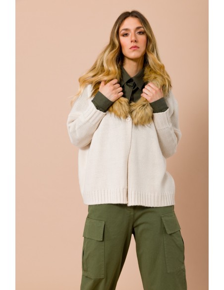 Cardigan Decote em V com Gola em Pelo Sintético Destacável Maryley