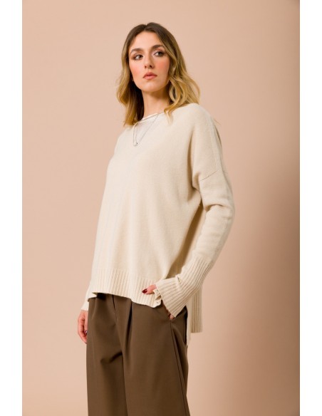 Camisola oversize com decote em V e fendas laterais Maryley