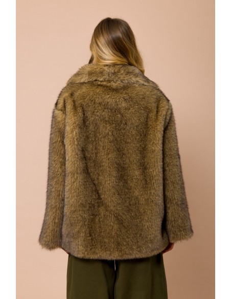 Ecopelo Lupo Oversize com Gola Alta e Botões de Pressão Maryley