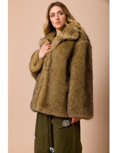 Ecopelo Lupo oversize com gola alta e botões de pressão Maryley