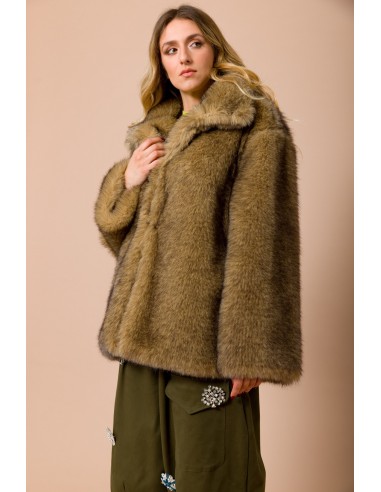 Ecopelo Lupo oversize com gola alta e botões de pressão Maryley