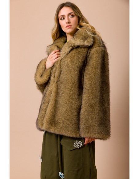 Ecopelo Lupo oversize com gola alta e botões de pressão Maryley