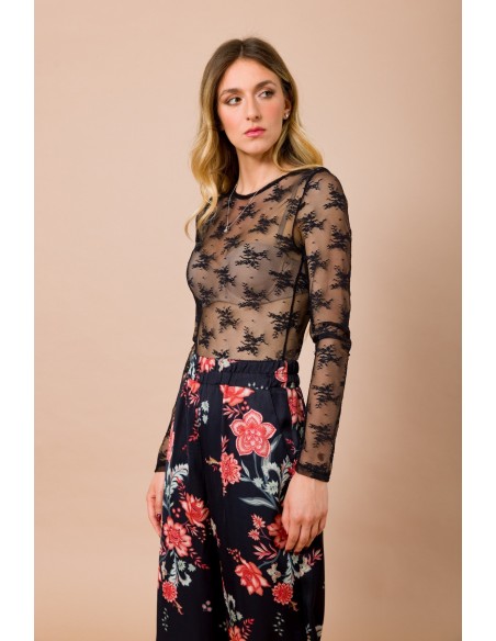 Body Em Renda Gola Redonda Corte Slim Manga Comprida Maryley