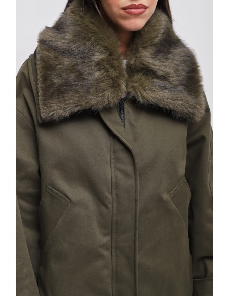 Parka Oversize Com Gola Em Pelo Sintético Removível Maryley