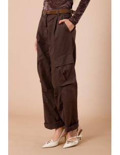 Calças cargo com cinto na cintura e bolsos grandes com pregas Maryley 2