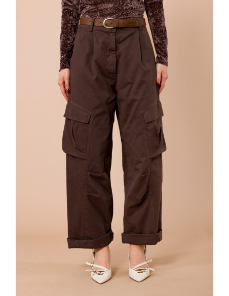Calças cargo com cinto na cintura e bolsos grandes com pregas Maryley