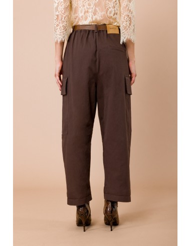 Calças cargo com vira. Cintura na altura da cintura e elástico na parte de trás Maryley