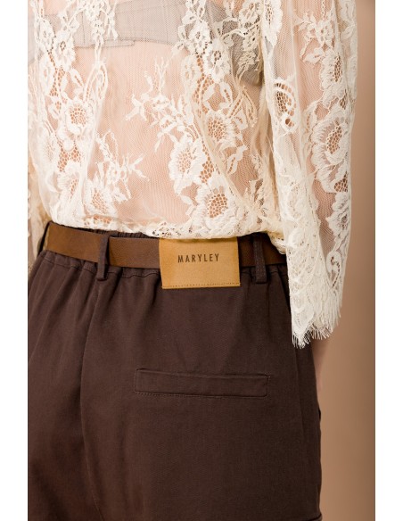 Calças cargo com barra virada. Cintura na cintura e elástico na parte de trás Maryley