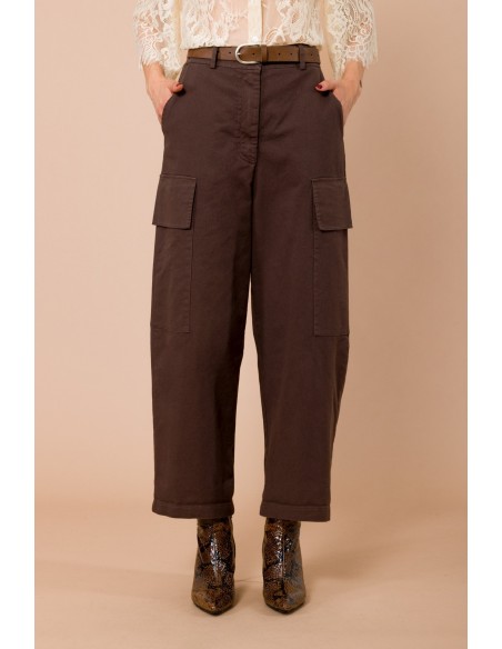 Calças cargo com vira. Cós na cintura e elástico na parte de trás Maryley