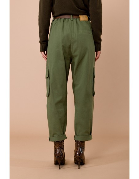 Calça cargo com elástico na cintura na parte de trás e cinto a condizer Maryley