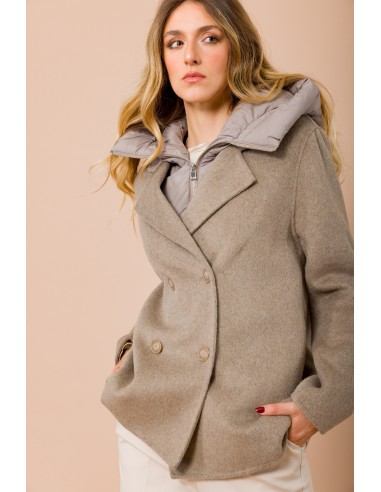 Casaco curto de duplo abotoamento com enchimento ecológico combinado e capuz Maryley