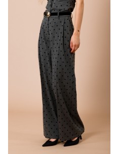 Calças palazzo com bolinhas flocadas. Pregas na frente e cinto na cintura Maryley 2