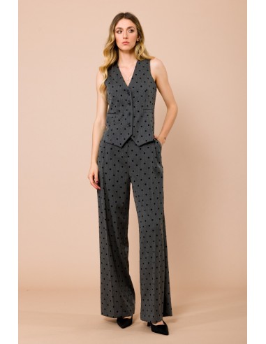 Calça palazzo com poás flocados. Pregas na parte da frente e cintura ao nível da cintura Maryley
