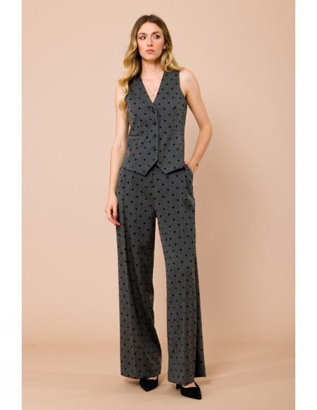 Calça palazzo com poás flocados. Pregas na parte da frente e cintura ao nível da cintura Maryley