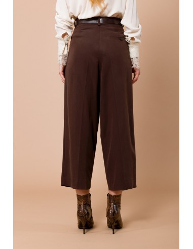 Calças com pregas frontais e cinto na cintura Maryley