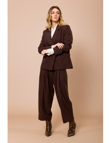 Calças com pregas na frente e cinto na cintura Maryley