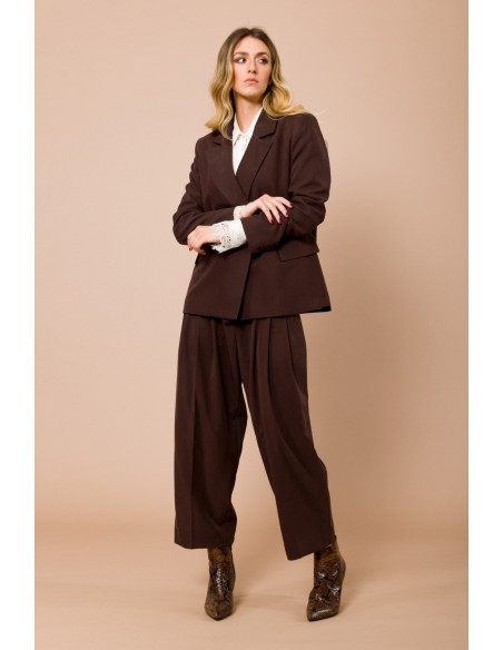 Calças com pregas na frente e cinto na cintura Maryley