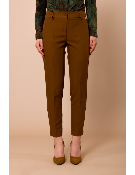 Calças cigarrete com abertura na barra Maryley